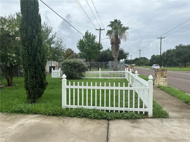 Foto del edificio - 1413 E St Francis Ave
