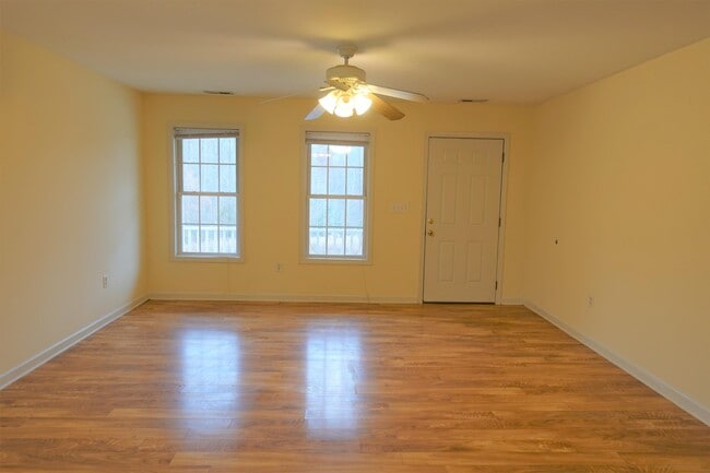 Building Photo - 131 River Oaks Cir