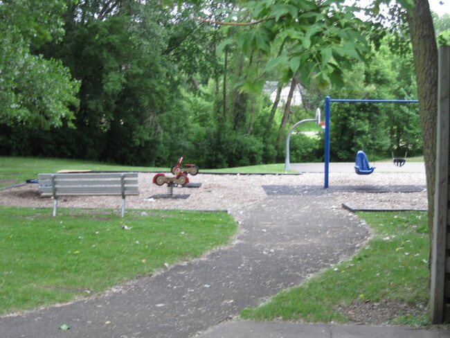Neighborhood Park - 425 Dexter Dr