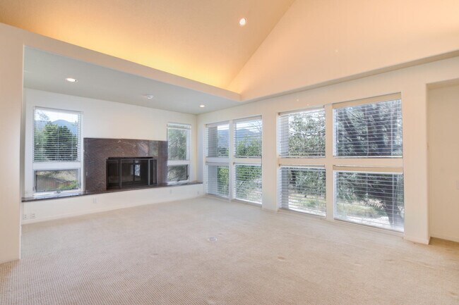 Building Photo - 1221 Rockrose Rd NE