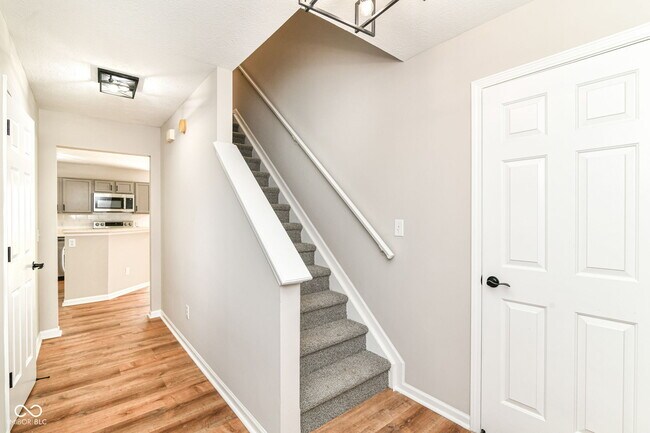 Foto del edificio - 6040 Portwood Ct
