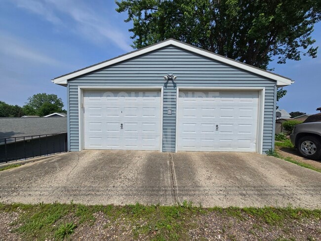 Building Photo - 405 12th South St