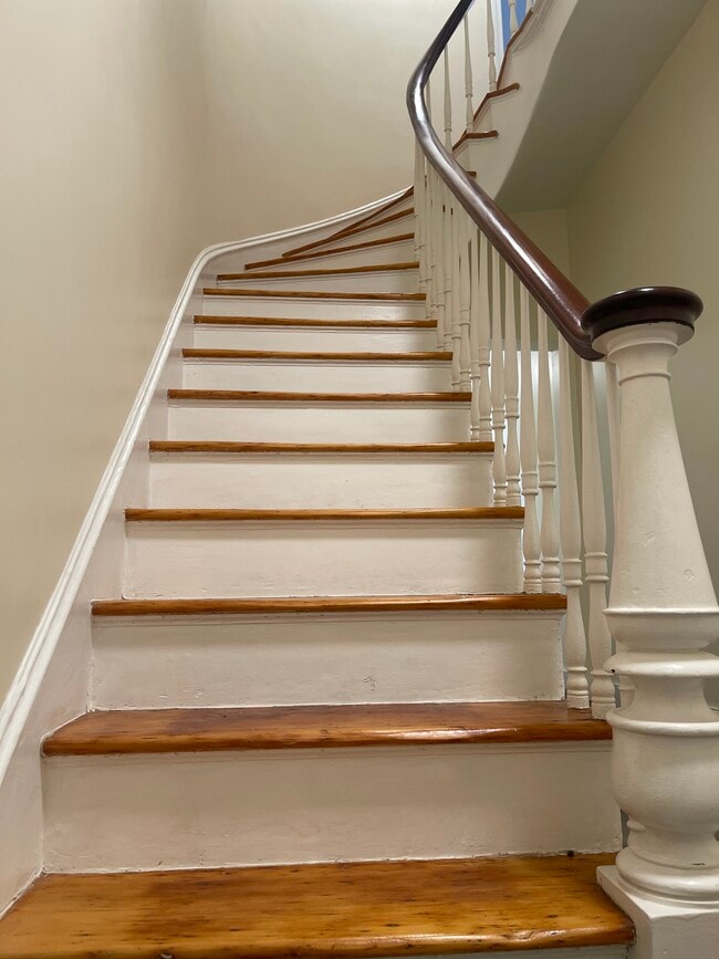 Stairs up - 528 Chapel St