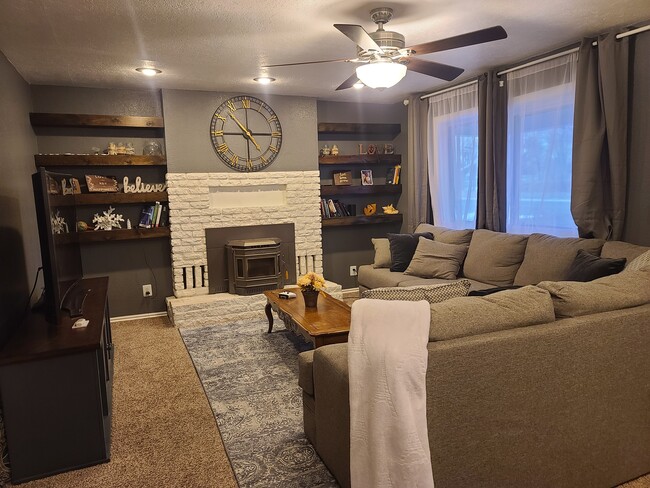 Foto del edificio - 1376 Cedar St