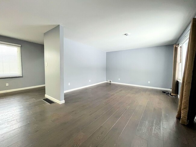 Foto del edificio - Comfortable 2-Bed Plus Den Home Available in Tonawanda