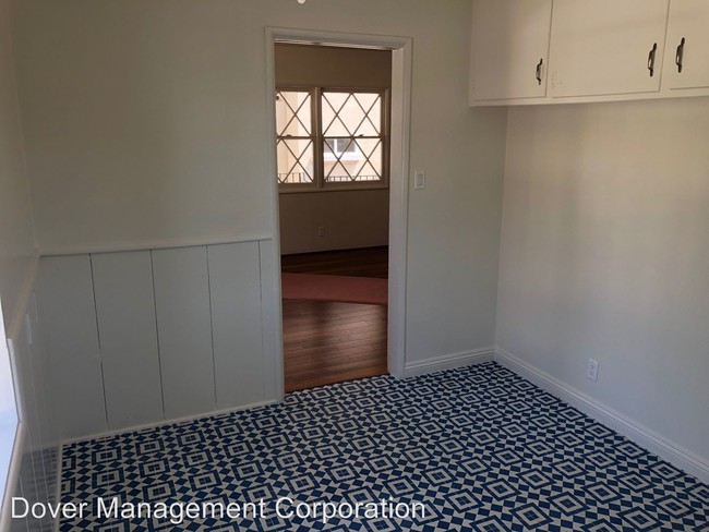 Building Photo - 268 E Providencia Ave