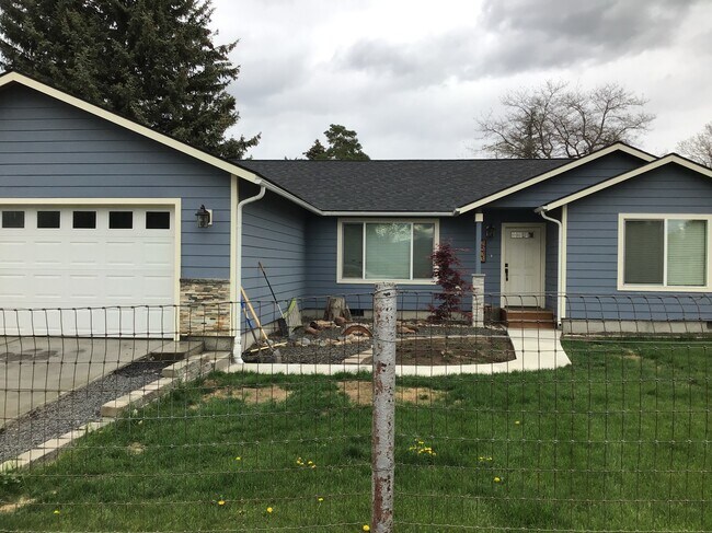 Building Photo - 2603 S 86th Ave