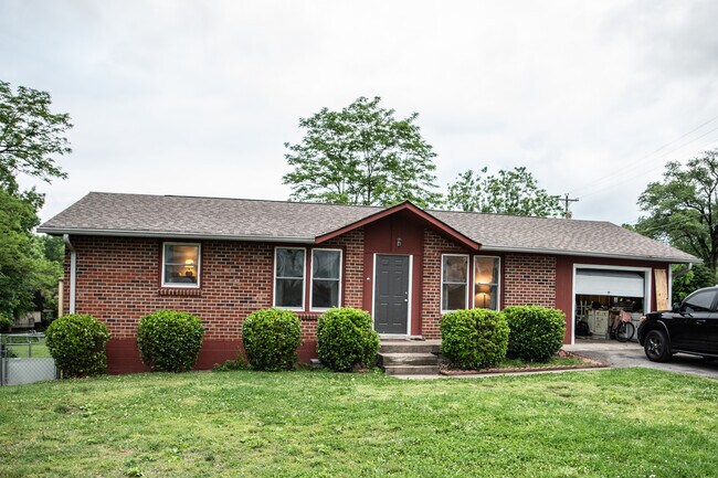 Building Photo - 101 Evergreen Circle