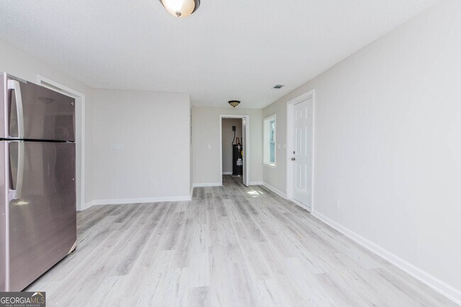 Foto del edificio - 3584 Log Cabin Dr