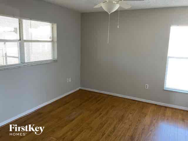 Building Photo - 834 Mendoza Dr