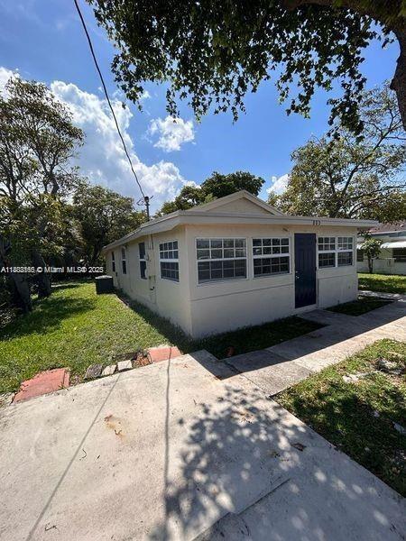 Building Photo - 805 NW 4th Ave