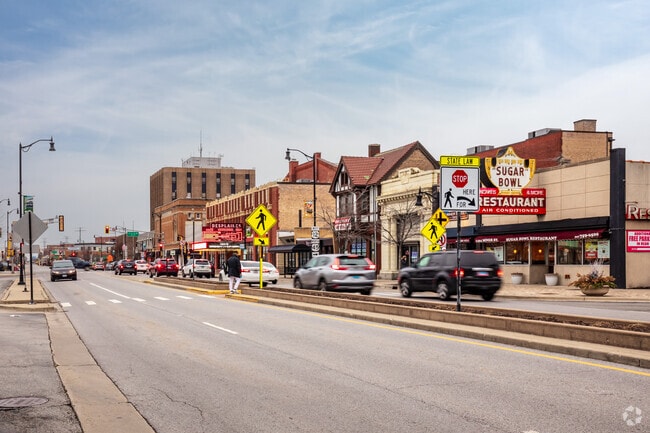 Sugar Bowl is an American diner serving up breakfast and lunch to the Des Plaines community.