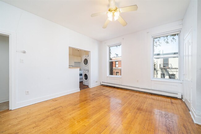 Foto del edificio - 1024 Washington St