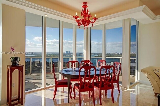 Foto del edificio - 10225 Collins Ave