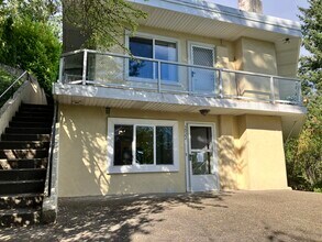 Building Photo - 3022 SW 12th Ave