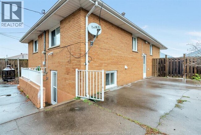 Building Photo - 1279 Tourangeau Rd