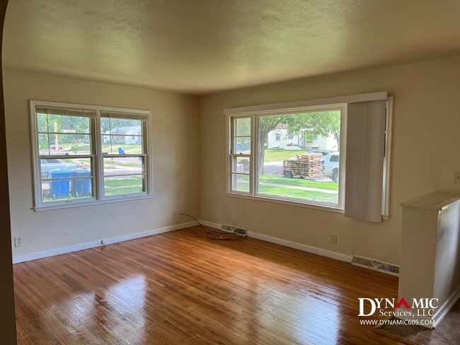 Foto del edificio - Updated 4 Bedroom, 2 Bathroom House By Augustana University