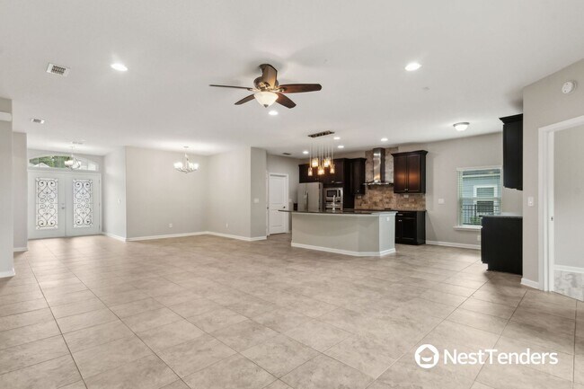 Building Photo - Five Bedroom Beauty in Plummer Creek!