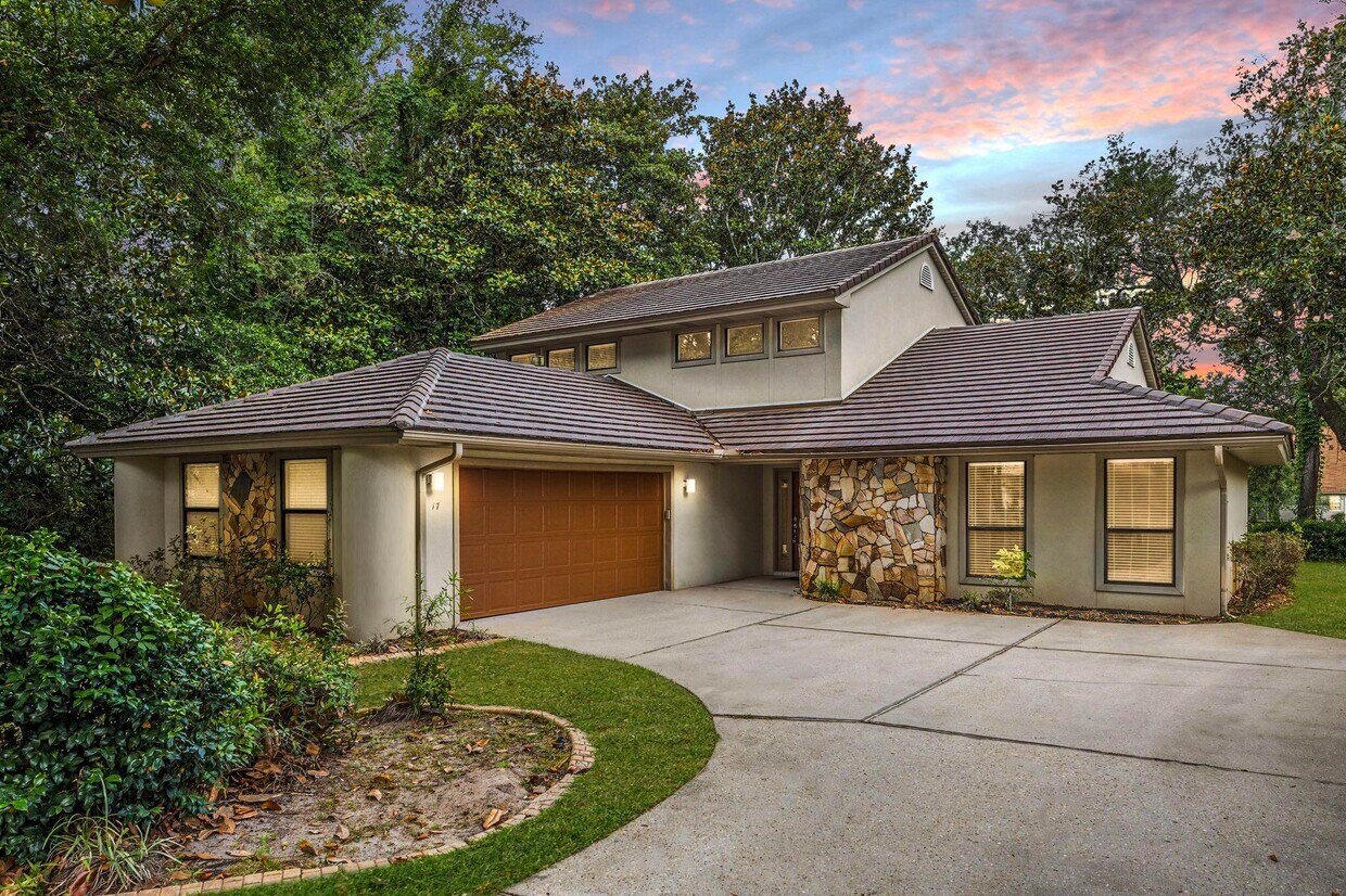 Primary Photo - 17 Balmoral Dr