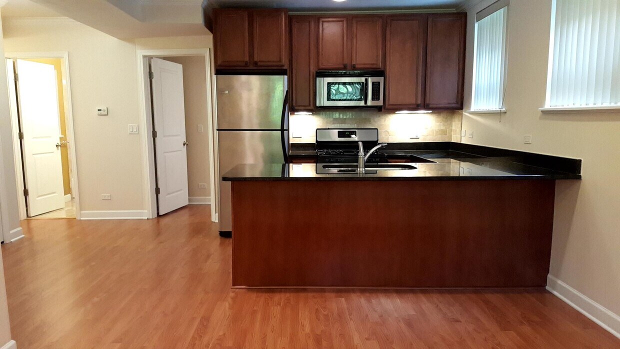 Foto principal - 3713 N Kenneth Ave