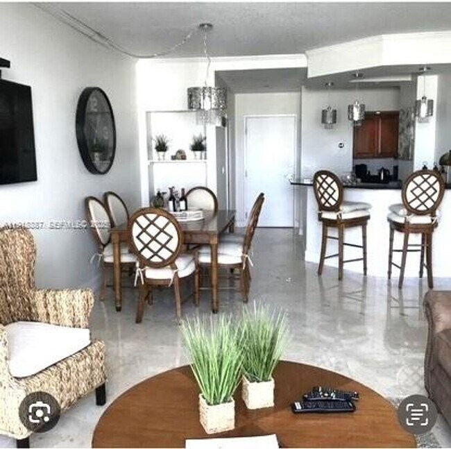 Foto del edificio - 6917 Collins Ave