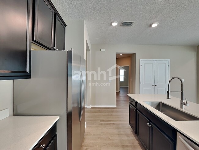 Building Photo - 245 Hemlock Pt