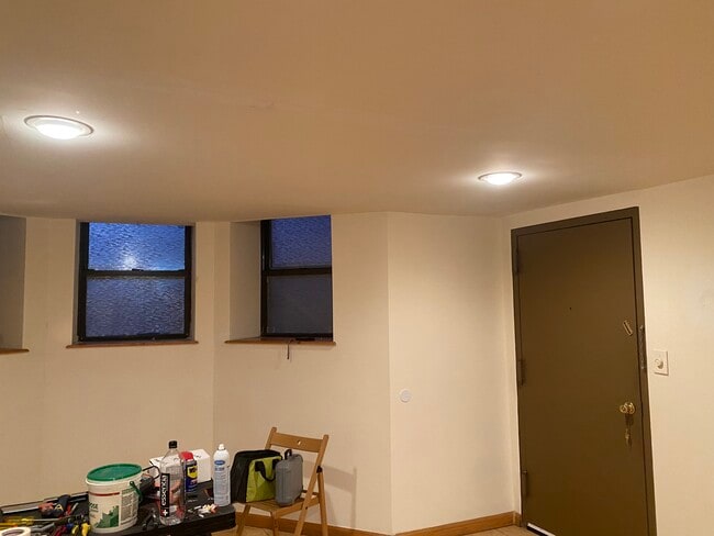 entrance /living room - 7009 Fresh Pond Rd