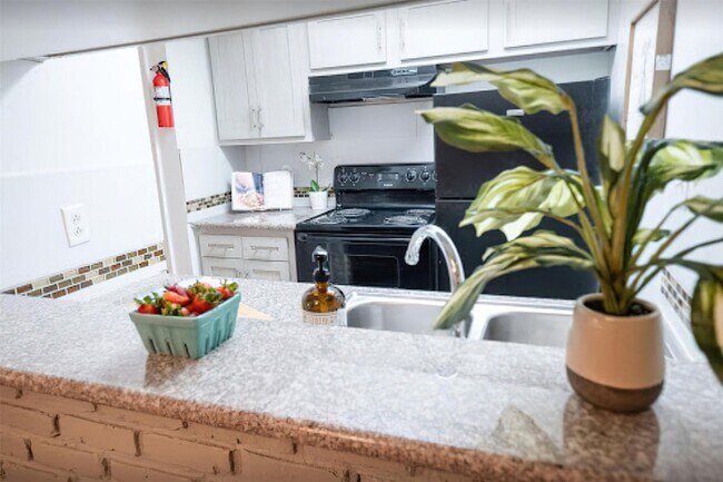 Foto del edificio - 7637 Harwin Drive Unit 40