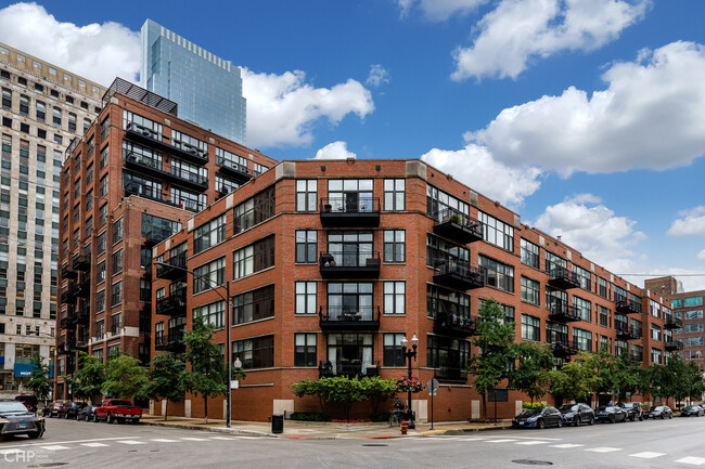 Building Photo - 333 W Hubbard St