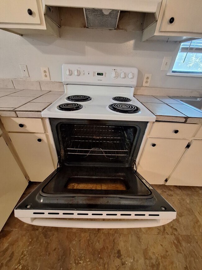 Foto del edificio - 4 Bedroom, 2 Bath in Clyde!