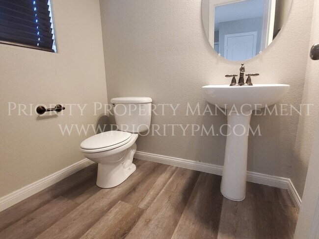 Foto del edificio - 2 Bedroom ~ Dual Primary Bedroom(s)~ Beaut...