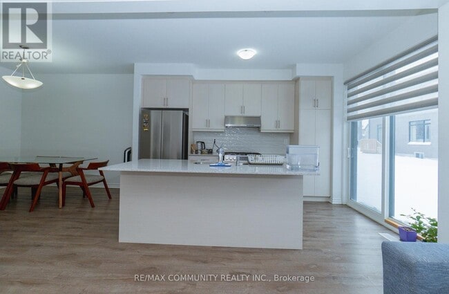 Building Photo - 3094 Sideline 16