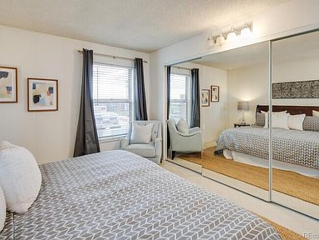 Building Photo - 2 Adams St