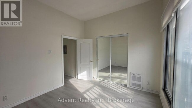 Building Photo - 1454 Queen St W