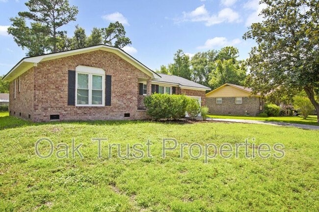 Building Photo - 220 Cornell Dr