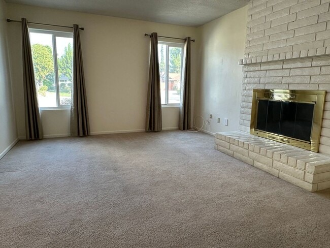 Building Photo - 409 Quailridge Rd