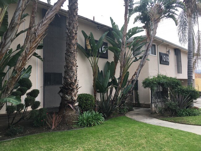 Foto del edificio - 1016 Western Ave
