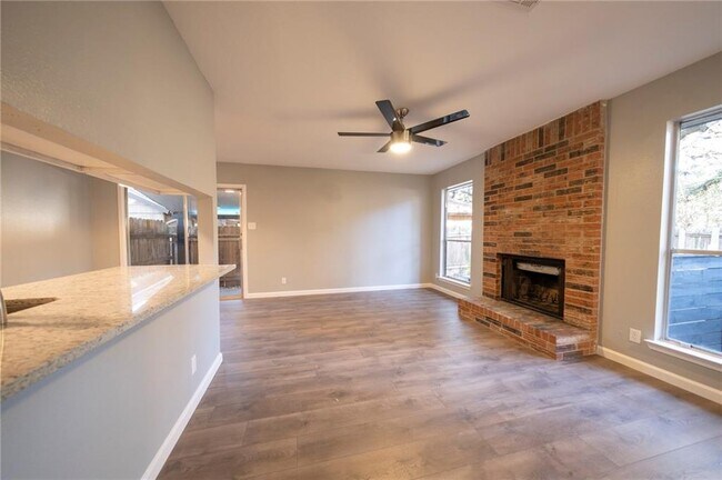 Building Photo - 1402 Matthews Ln
