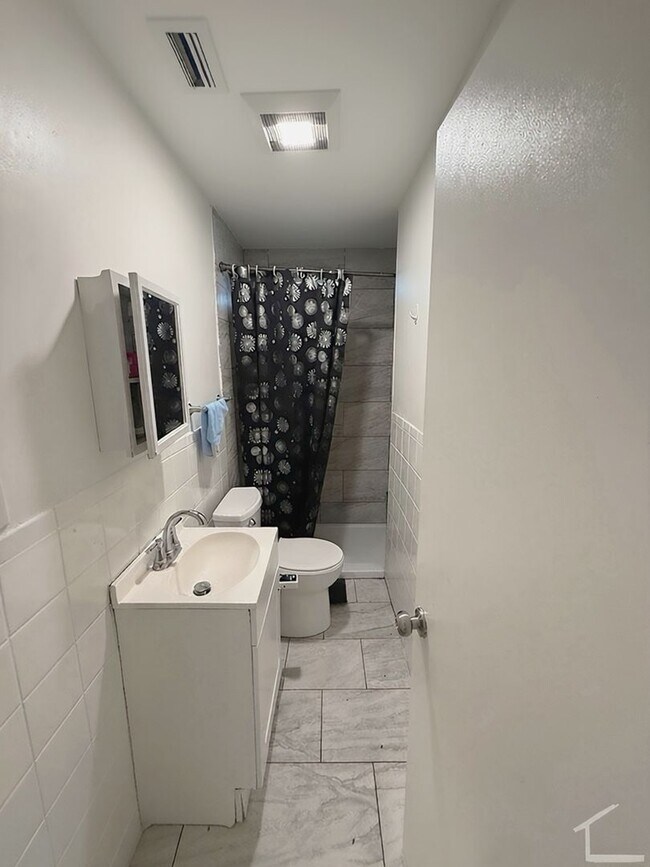 Building Photo - Desirable Apartment in Allston