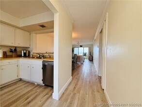 Building Photo - 7410 S Ocean Dr