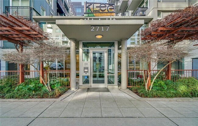 Secure access building with concierge - 2717 Western Ave