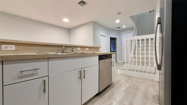 Foto del edificio - 1976 SW 60th Terrace