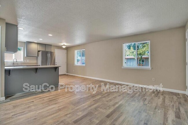 Building Photo - 2423 NW 3rd Ave