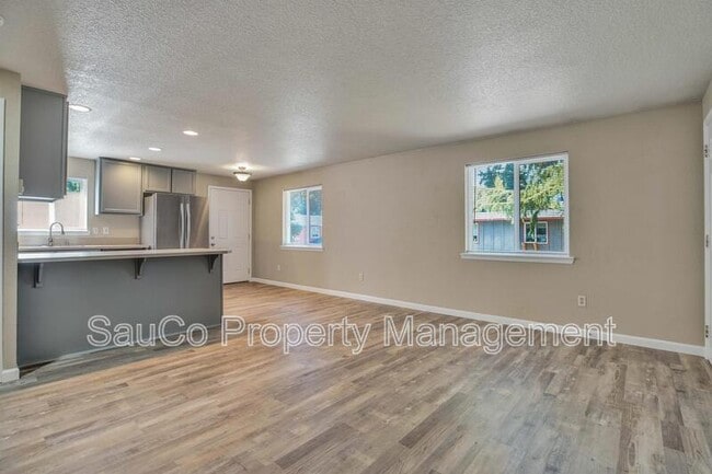 Foto del edificio - 2423 NW 3rd Ave