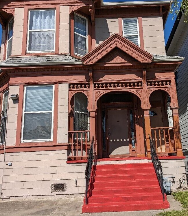 Building Photo - 1427 Adeline St