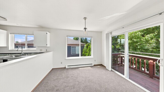 Foto del edificio - 2 Bed 1 Bath - Central Location - Near Shopping - NAS Whidbey