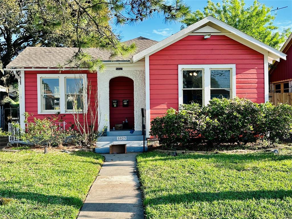 5023 Avenue N 1/2 Rear, Galveston, TX 77551 Room for Rent in