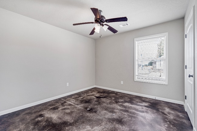 Foto del edificio - 19 Lawrence Rd 434