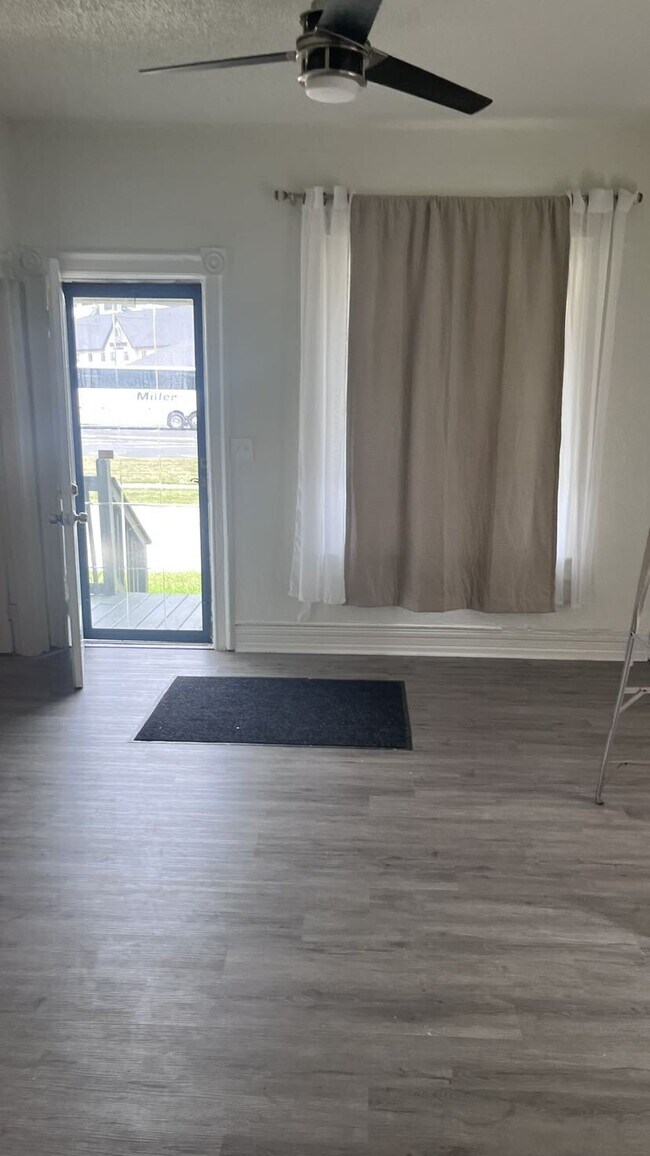 Foto del edificio - 2129 Saint Clair St