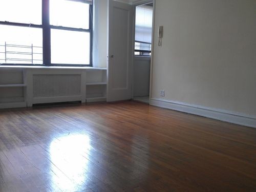 Building Photo - 450 W 34th St